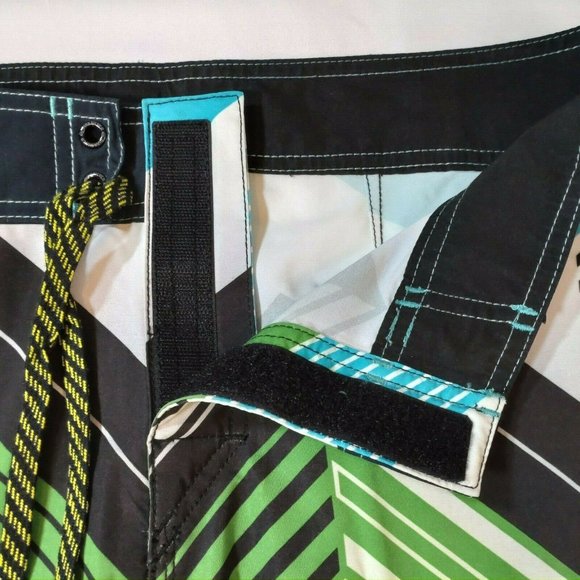 Quick Silver Size 32 Green Yellow Blue Board Shorts - Picture 9 of 12